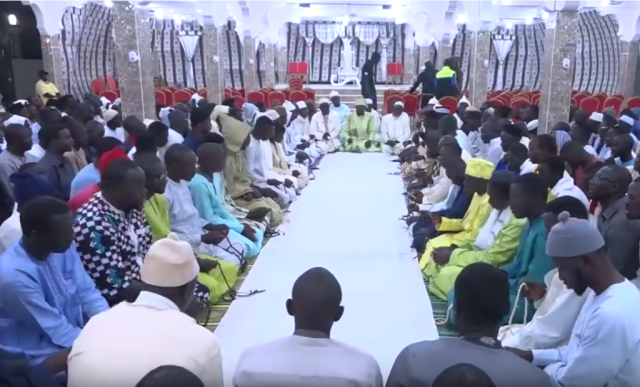 fondementaux-de-la-tariqa-tidiane-la-wazifa-le-linceul-blanc-et-les-hotes-de-marque