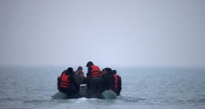 Mort de 27 migrants dans la Manche: deux autres militaires français inculpés
