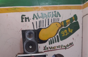 Panique en plein direct à Bignona : une radio communautaire saccagée par un homme se disant ancien militaire