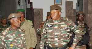 Mali: le chef de la junte nigérienne le général Abdourahamane Tiani est à Bamako avant d’aller à Ouagadougou