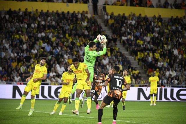 a-onze-contre-dix-lom-concede-un-resultat-nul-a-nantes-en-ligue-1