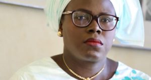 Assome Aminata DIATTA, candidate à la présidentielle 2024, s’incline devant la mémoire des disparus