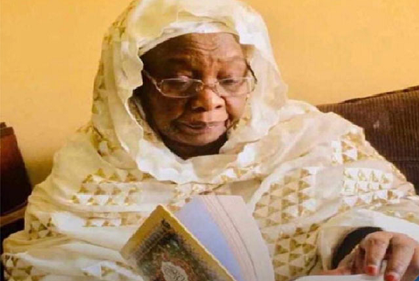 cheikha-maryama-niass-une-vie-entierement-consacree-a-la-vulgarisation-du-coran