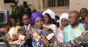 Mimi Touré après son vote : « j’invite tous les électeurs à aller voter car la démocratie se nourrit de la participation citoyenne »
