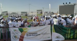 Le PF2E au cœur du développement : les Apprenants du Programme de Formation École Entreprise (PF2E) réservent un accueil chaleureux au Président Macky SALL à Kaolack