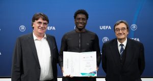 Football – Demba Ba a obtenu son Master en Gestion du Sport UEFA