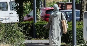 Interdiction de l’abaya à l’école: le Conseil d’Etat appelé à trancher