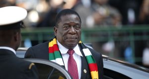 Le président Mnangagwa nomme son fils et son neveu à des postes ministériels clés