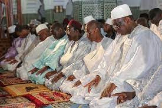 limam-de-la-grande-mosquee-de-dakar-disseque-le-sens-de-la-priere
