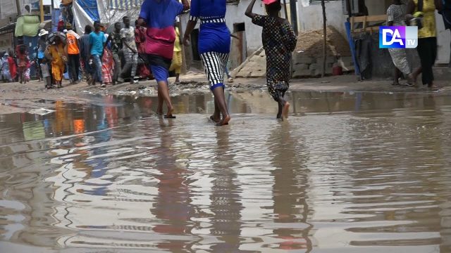 magal-touba-2021-insalubrite-ruelles-inondees-marche-ocass-patauge-dans-la-salete