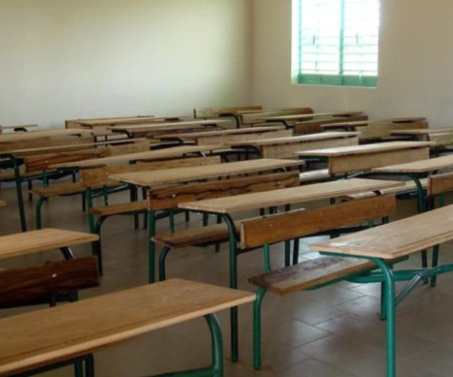 mbour-des-anciens-eleves-volent-au-secours-de-lecole-badara-sarr-un-lot-de-100-tables-bancs-offert