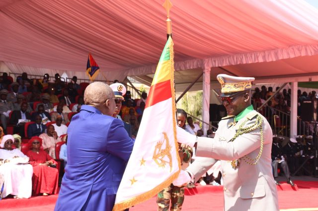 new-chief-of-defense-staff-mbaye-cisse-holds-the-command-flag