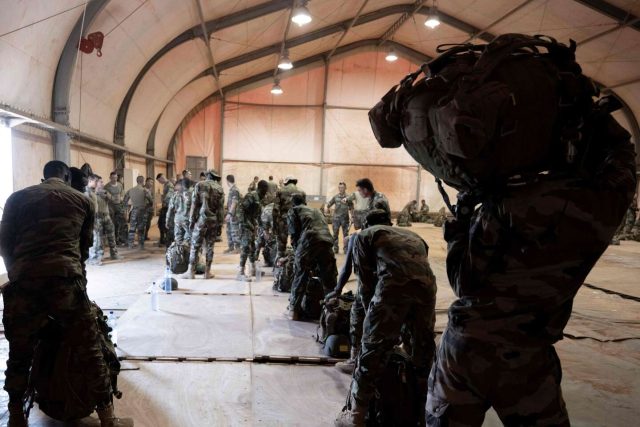 niger-les-premiers-departs-de-militaires-francais-ont-eu-lieu