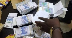 Plus d’un milliard de FCfa en faux billets saisi par la Douane à Thiès
