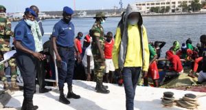 Potou: La Marine nationale intercepte une pirogue avec 128 candidats à l’émigration irrégulière