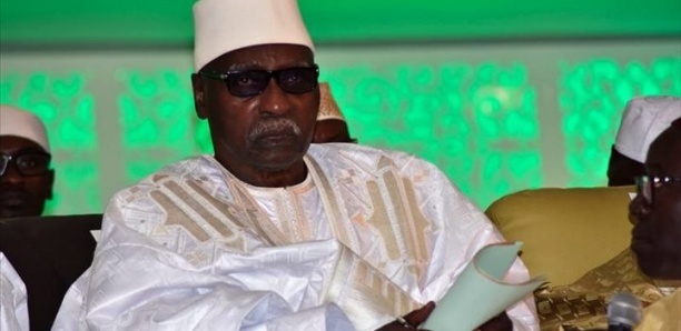 quand-serigne-babacar-sy-priait-dans-les-jardins-du-palais