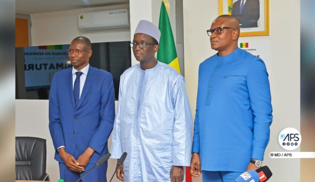 sports-et-elevage-amadou-ba-passe-le-temoin-a-lat-diop-et-a-daouda-dia