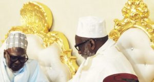 THIERNO MADANI TALL REND VISITE A SERIGNE MOUNTAKHA