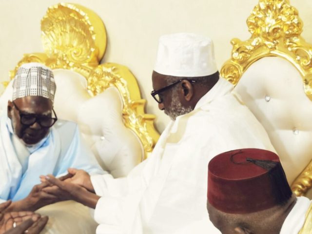 thierno-madani-tall-rend-visite-a-serigne-mountakha
