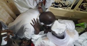 Touba : Idy pleure devant Serigne Mountakha-PHOTOS