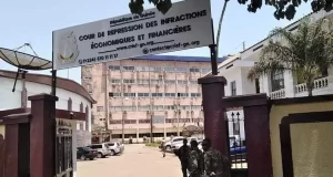 Une trentaine de responsables financiers interdits de quitter le pays