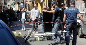 VIDEO : Un sénégalais jeté , torturé et malmené par un policier italien à Florence
