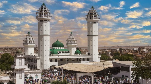 ziarra-leona-niassene-cest-la-grande-affluence-dans-la-cite-de-mame-khalifa-niass