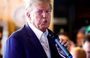 En soutien à CNN, quatre chaînes américaines cessent de suivre Trump