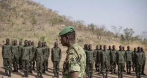 Bénin: deux soldats tués après avoir roulé sur une bombe artisanale dans le nord