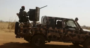 Nigeria: après le bombardement «par erreur» d’un village, les autorités doivent rendre des comptes