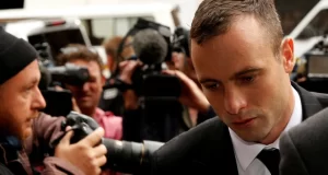 Afrique du Sud: l’ex-athlète Oscar Pistorius, condamné pour le meurtre de sa compagne, est sorti de prison dans le cadre de sa liberté conditionnelle