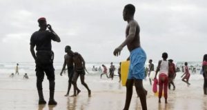 3ième édition de ‘’Ngaparou, plage sans ordure’’ : une fête sur fond de tradition et culture Lébou, des régates, chants et danses