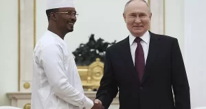 Russie : Deby rencontre Poutine, qui salue la « stabilité » au Tchad