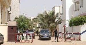 Levée des barricades à la Cité Keur Gorgui : Après trois jours de «liberté», Sonko tombe pour vol de portable – Lequotidien