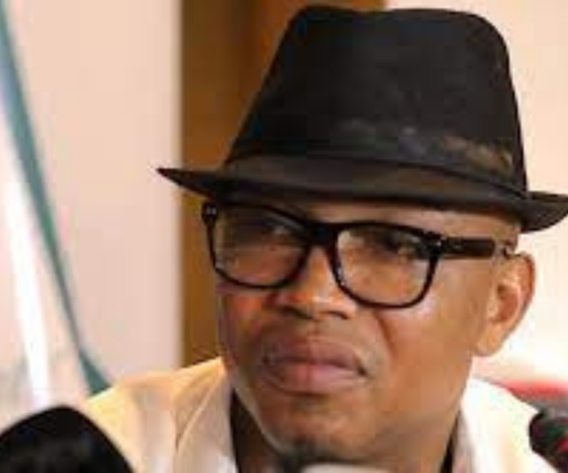 EL-HADJI-DIOUF-ANCIEN-CAPITAINE-DES-LIONS-revu-1.png