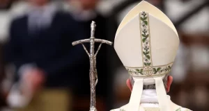 Le Vatican se justifie pour les bénédictions de couples homosexuels