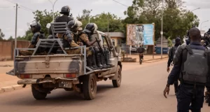 Burkina Faso: un officier radié pour avoir abandonné positions et matériel lors d’une attaque
