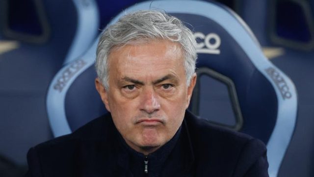 football_jose_mourinho_vire_par_las_roma_65a64fe262e0e-1.jpg