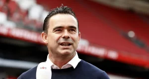 La FIFA bannit Marc Overmars