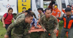 Philippines: 20 personnes ensevelies dans deux bus après un glissement de terrain