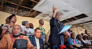Réseaux sociaux rétablis en Guinée, comme ils avaient été supprimés, «en catimini» selon l’ONG Tournons la page