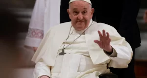 Message urbi et orbi du Pape François : «Sans le pardon des péchés, on ne sort pas des fermetures…»