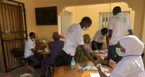 Saint-Louis – consultations médicales gratuites initiées par le STESU/UGB : 1018 personnes dont 737 femmes de Sanar et environs consultées