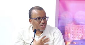 Justice : Oumar Sow, l’ancien ministre-conseiller de Macky Sall, condamné à six mois de prison, dont un mois ferme