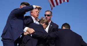 États-Unis : Donald Trump visé par des coups de feu lors d’un meeting en Pennsylvanie