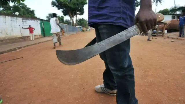 machete