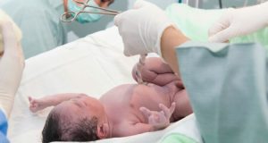 Macédoine du Nord : Une femme accouche à 61 ans, un record pour le pays
