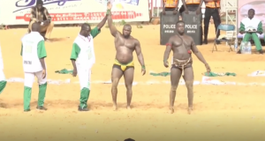Combat Royal : Modou Lo conserve sa couronne (Les images)