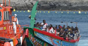 Îles Canaries: un convoi de 224 personnes dont 57 femmes, en provenance du Sénégal accoste à El Hierro
