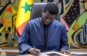 Bassirou Diomaye Faye signe le décret créant un CFEE unique et supprimant l’entrée en Sixième
